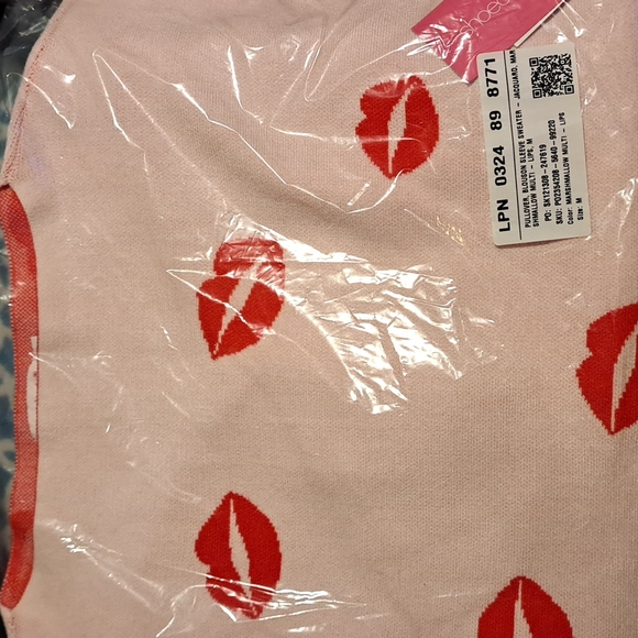 NWT in wrapper Blouson Sleeve Sweater Lip print SIZES M (6-8) - Picture 4 of 7